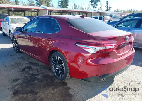 2020 Toyota Camry Xle Hybrid z USA, uszkodzony, nr VIN 4T1F31AK4LU016928